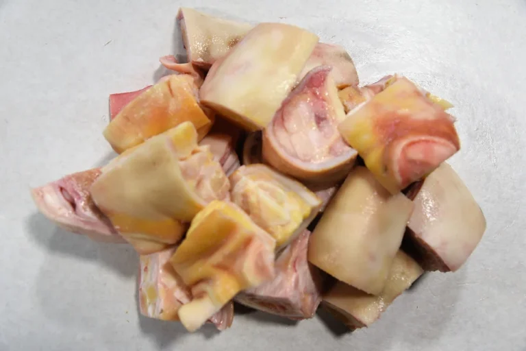 Beef Feet Skin On Cut & Packed 1kg x 10